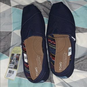Navy toms
